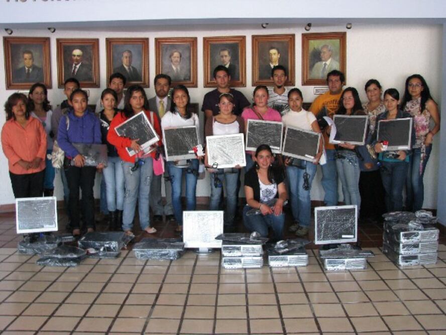 Recibe UAQ donación de empresa mexicana