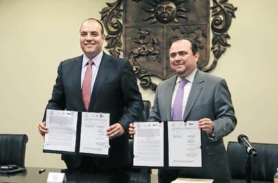Firman convenio para usar FIEL en trámites