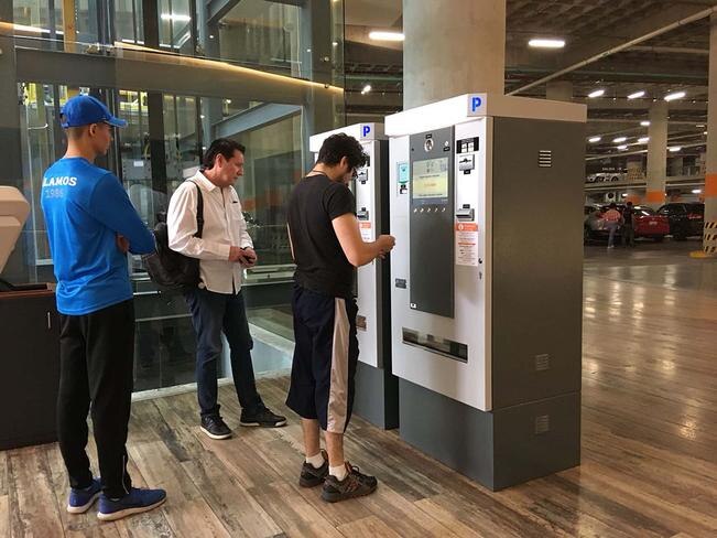 Provoca caos falla en estacionamiento de plaza Puerta la Victoria