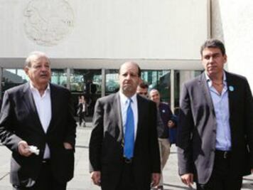 Destaca Slim importancia de 700 Mhz