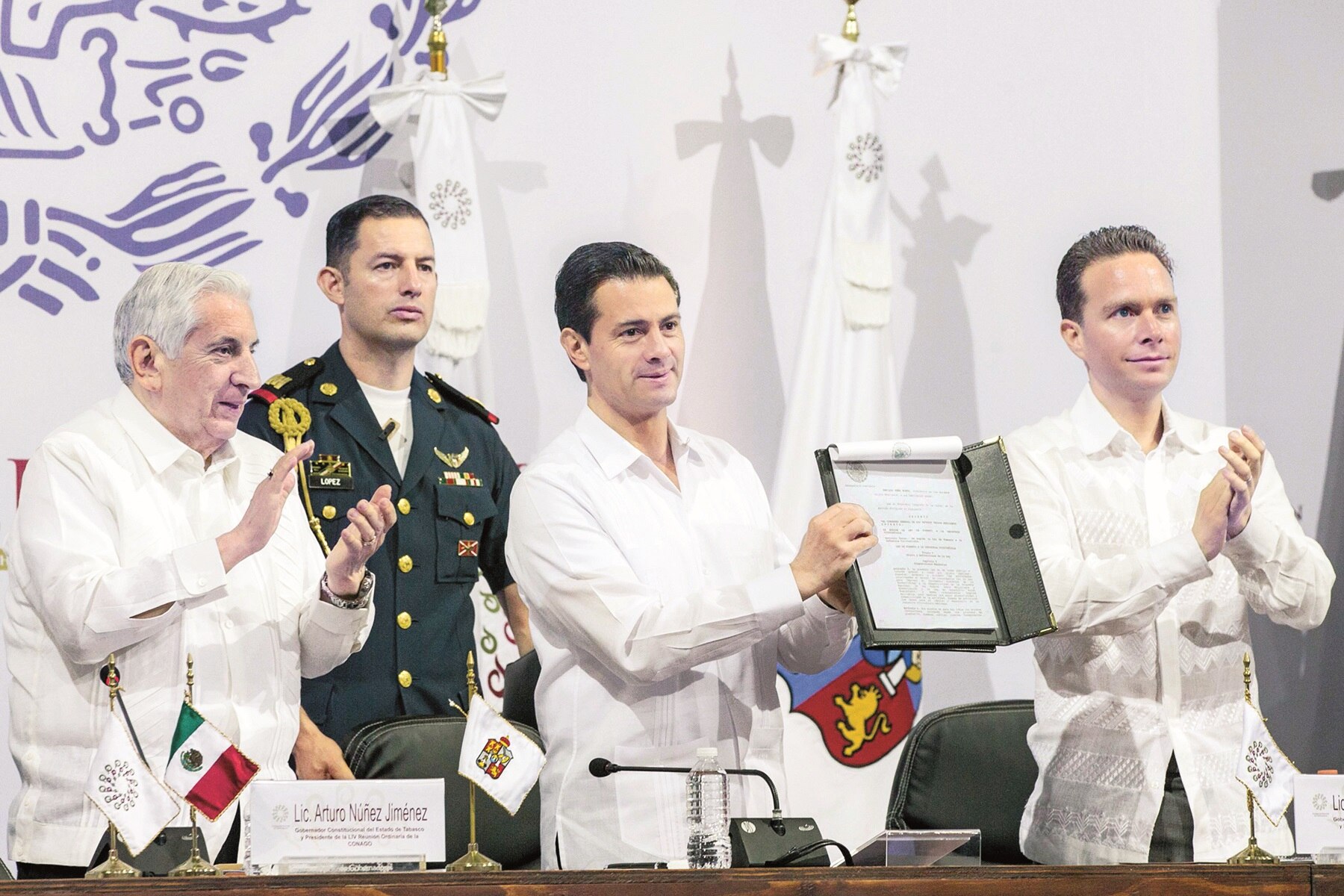 Al clausurar la 54 reunión plenaria de la Conago, el presidente Enrique Peña Nieto, afirmó que desde su ámbito de responsabilidad, los gobernantes deben contribuir al fortalecimiento de la unidad nacional. / Foto: Presidencia