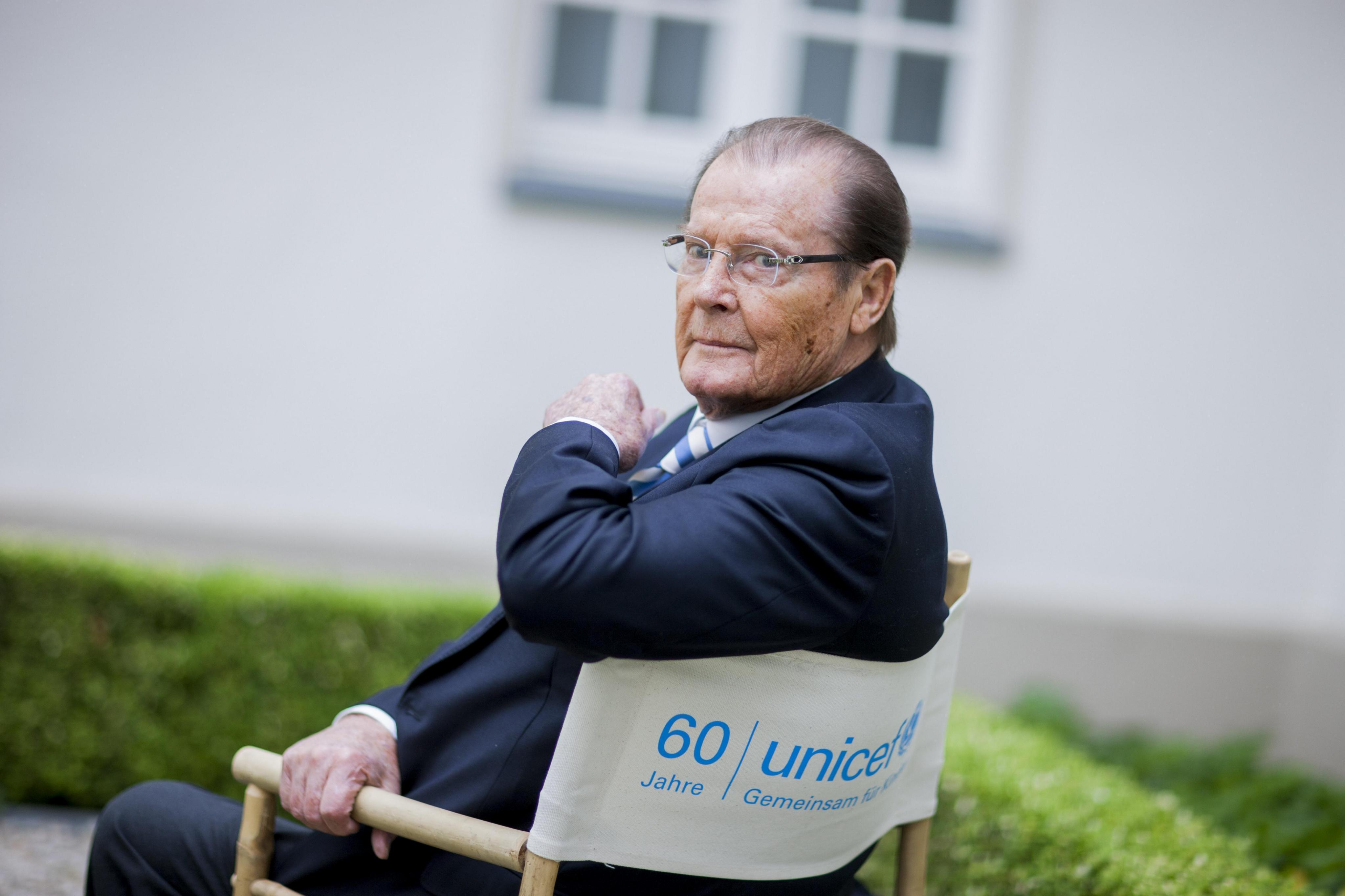 Muere en Suiza Roger Moore, el "James Bond" más irónico