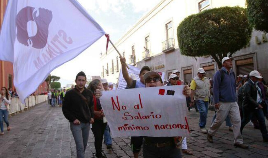 Trabajadores queretanos cambian desfile por desayuno