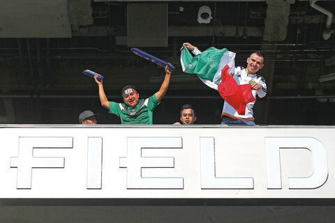 Latinos se unen en un país ajeno