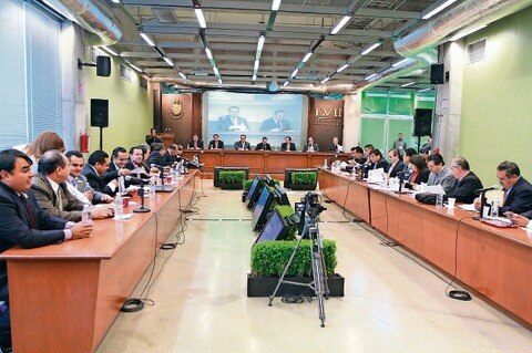 Cuestionan a funcionarios