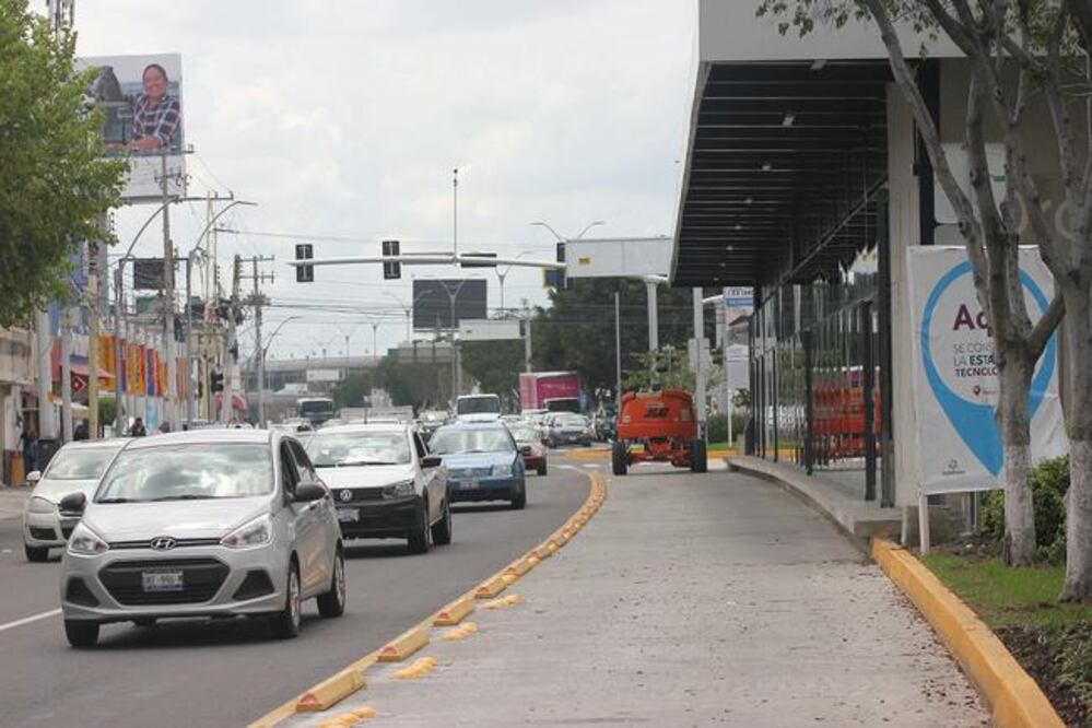 Capacitación. Autoridades enseñarán a los usuarios la forma de ascender y descender de las unidades (LUIS SÁNCHEZ. EL UNIVERSAL)