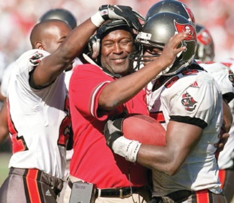 Smith regresa para dirigir a Bucaneros