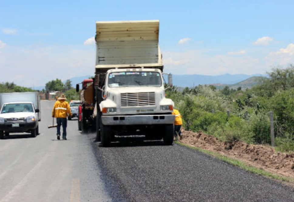 Rehabilitan vialidades en comunidades de TX