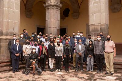 Marcela Herbert se reúne con su equipo de trabajo