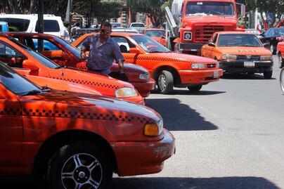 Taxistas piden poner botón de pánico en sus unidades