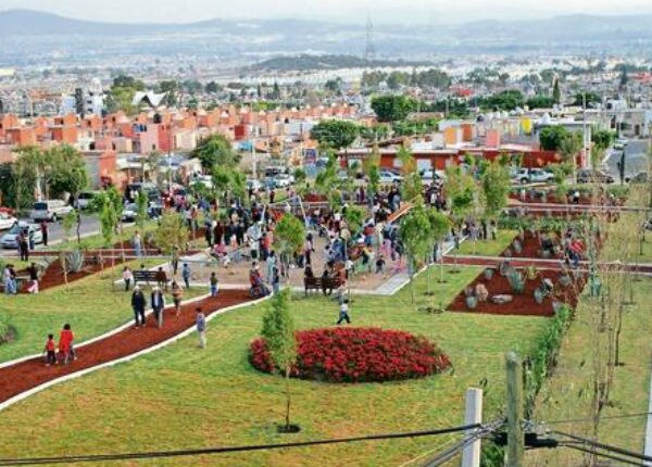 Inician construcción de parques