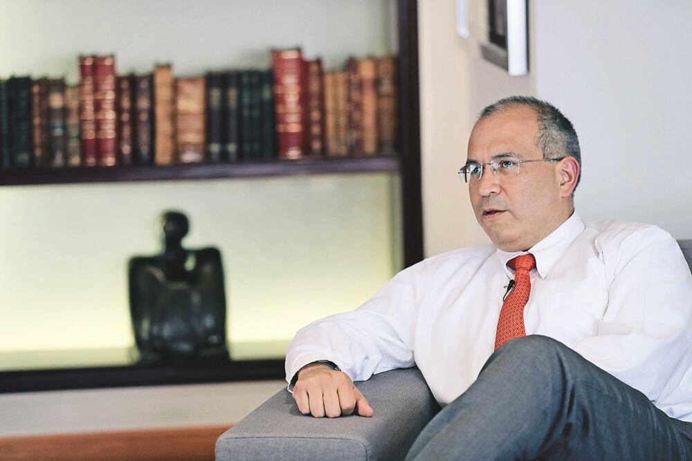 "Pemex es una de las 100 empresas más importantes del mundo por su valor económico; es la octava compañía productora de petróleo", dice Treviño Medina, FOTO: JUAN CARLOS REYES