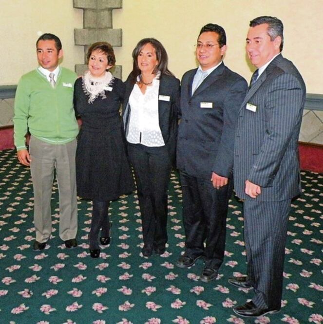 Comparten rosca de Reyes