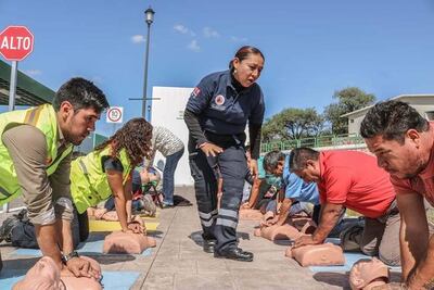 Capacitan a 40 mil en protección civil