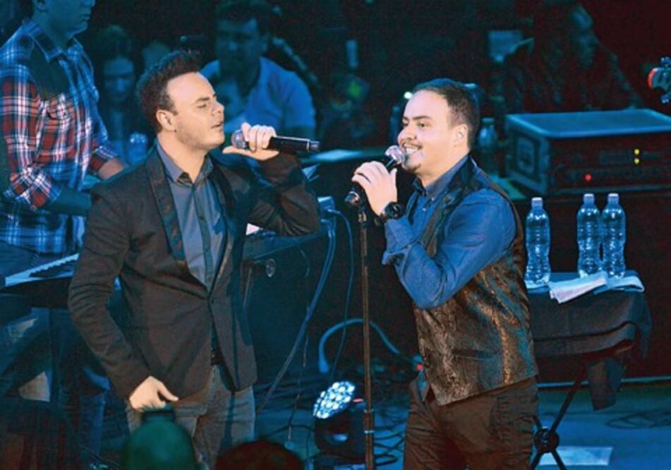 Río Roma, las enamora con su voz 