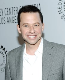 Lidiar con Charlie Sheen era difícil: Jon Cryer