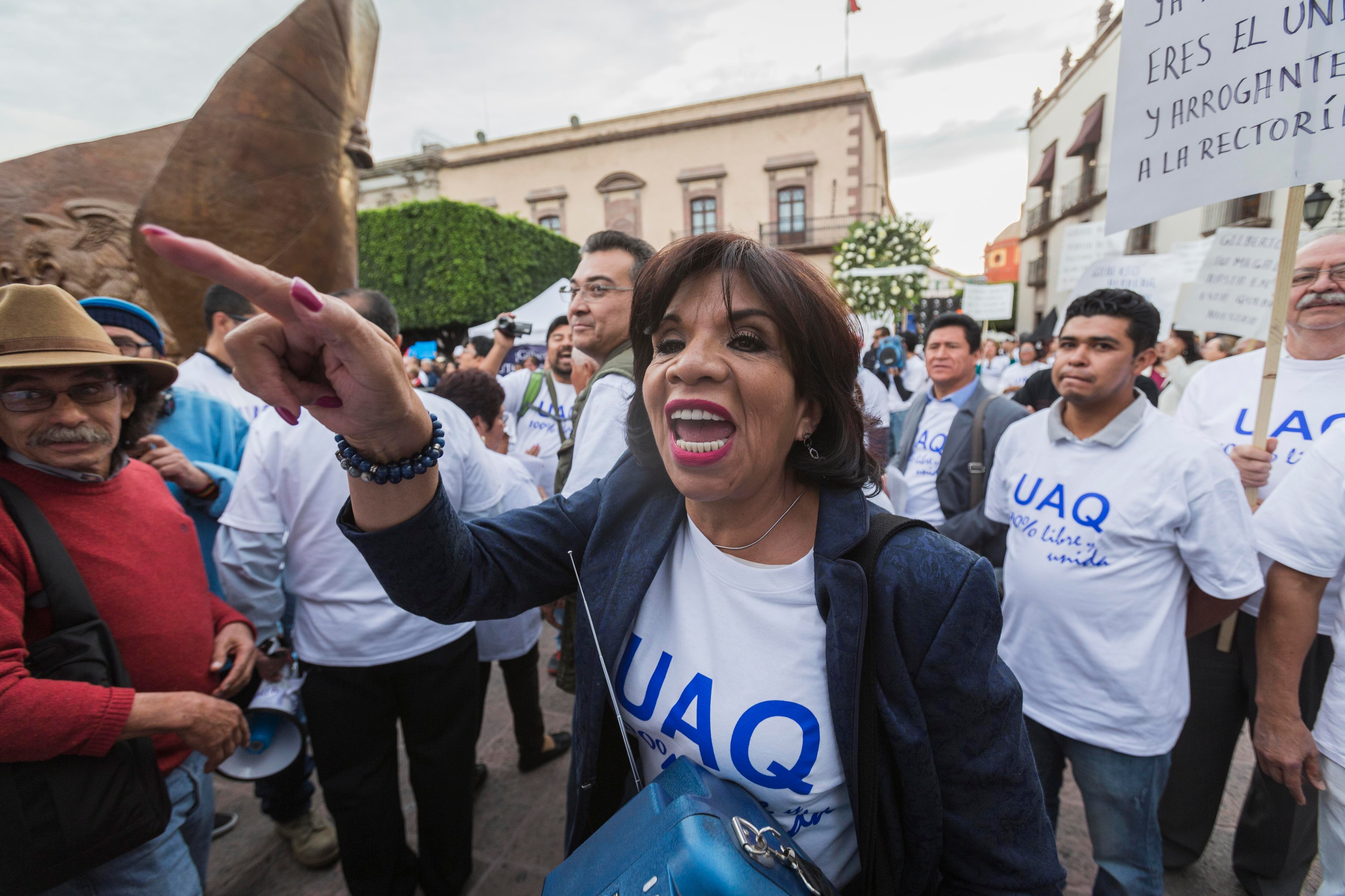 Apoyan 11 sindicatos protesta de la lideresa del STEUAQ