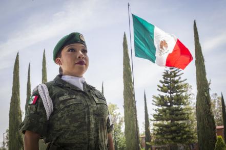 Mamá "invencible"; sus hijos, el motor para servir a la Patria 