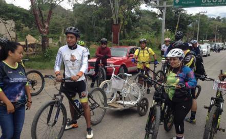 Ciclistas protestan en Chiapas por muerte de extranjeros