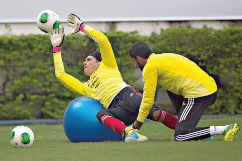 Memo Ochoa quiere ganarse su lugar