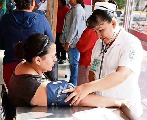 Advierten por síntomas de hipertensión