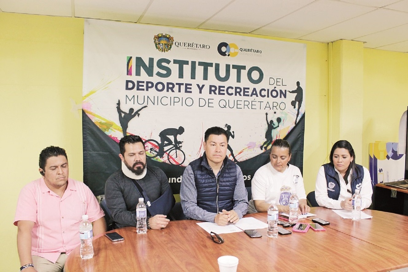 Ex guardametas profesionales, al aula