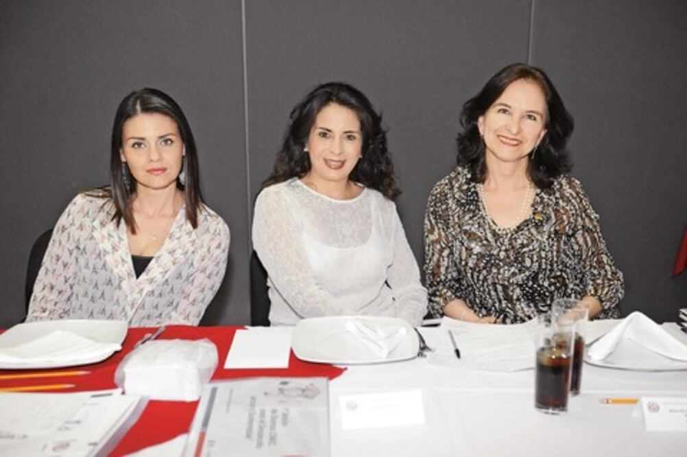 Conviven mujeres líderes