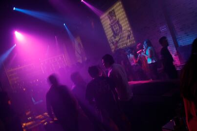 Covid aleja a los clientes de antros y bares de Querétaro 