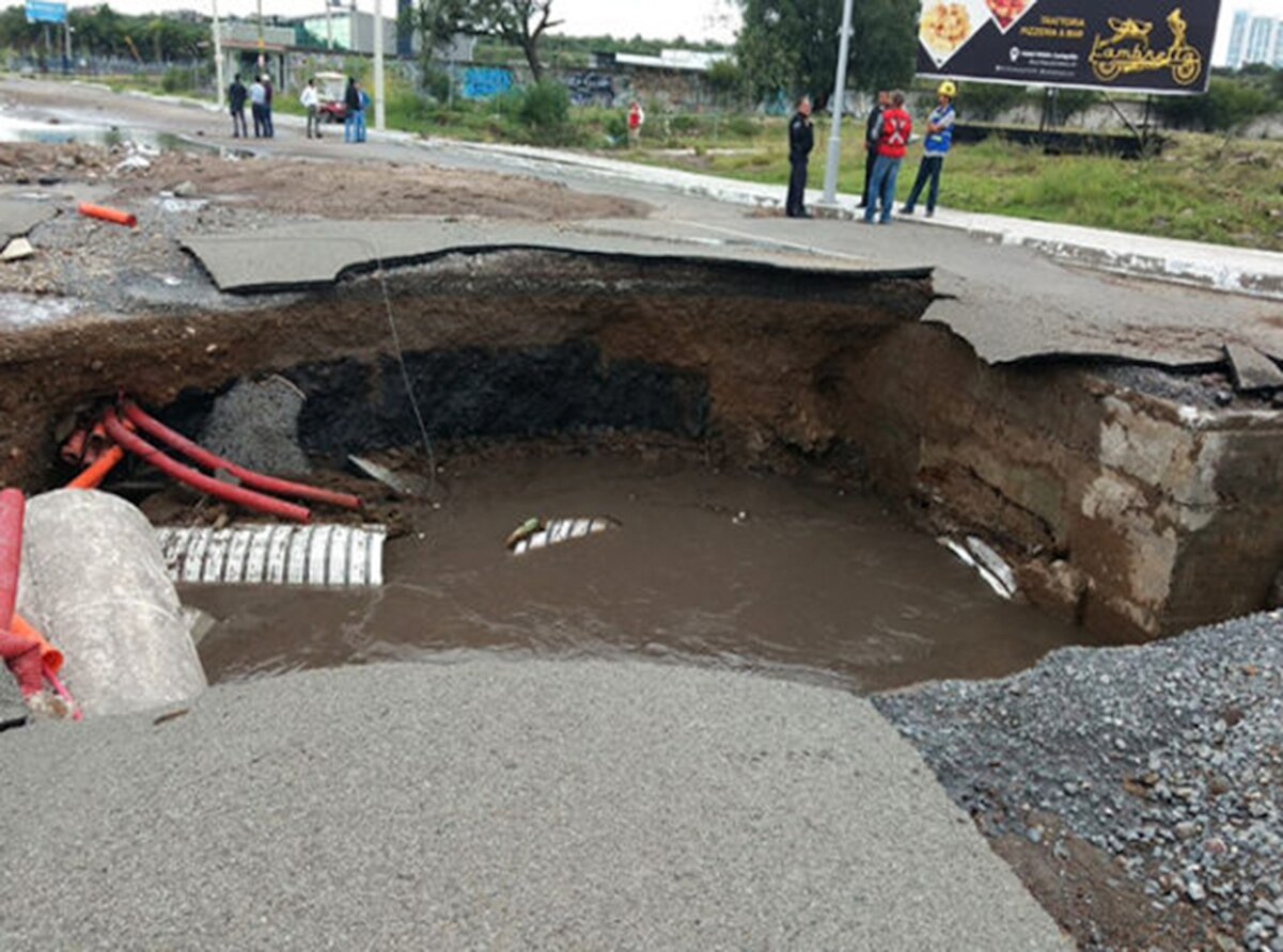 Crece riesgo de socavones en la capital de Querétaro