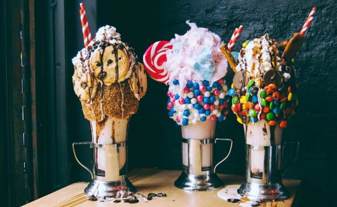 Estas malteadas se llaman "crazy shakes" y tienen más de mil 600 calorías. (Foto: Black Tap Craft Burgers & Beer)