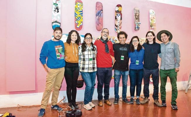 Pintan exvotos en patinetas