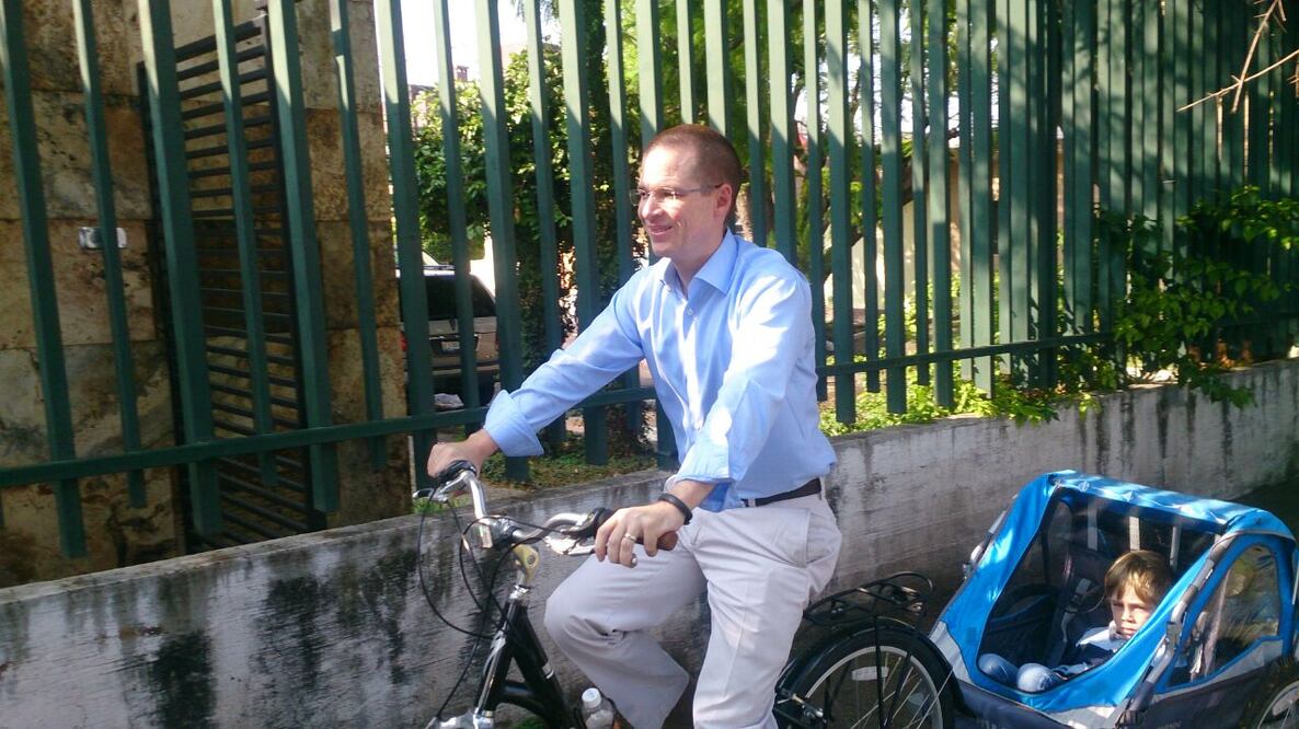 Anaya pide libertad democrática