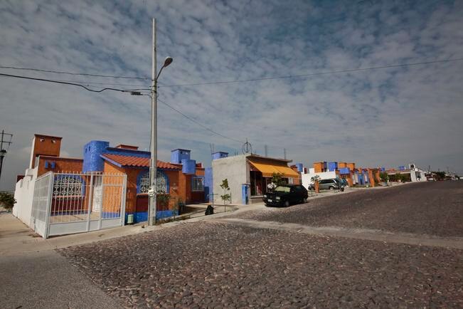 Escasea vivienda económica en ZMQ