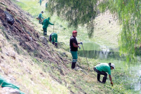 Avanza la limpieza de drenes en Querétaro