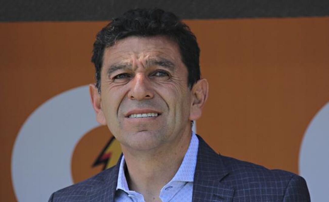 Imago7. El técnico universitario en un partido con los Pumas.