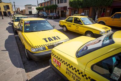 Taxistas se manifiestan por inseguridad