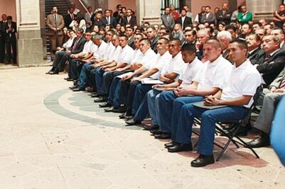 Indulta gobierno a otros 13 presidiarios