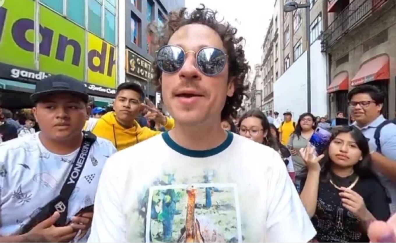 Captan a sujeto grabando debajo de la falda de una mujer, en video de Luisito Comunca