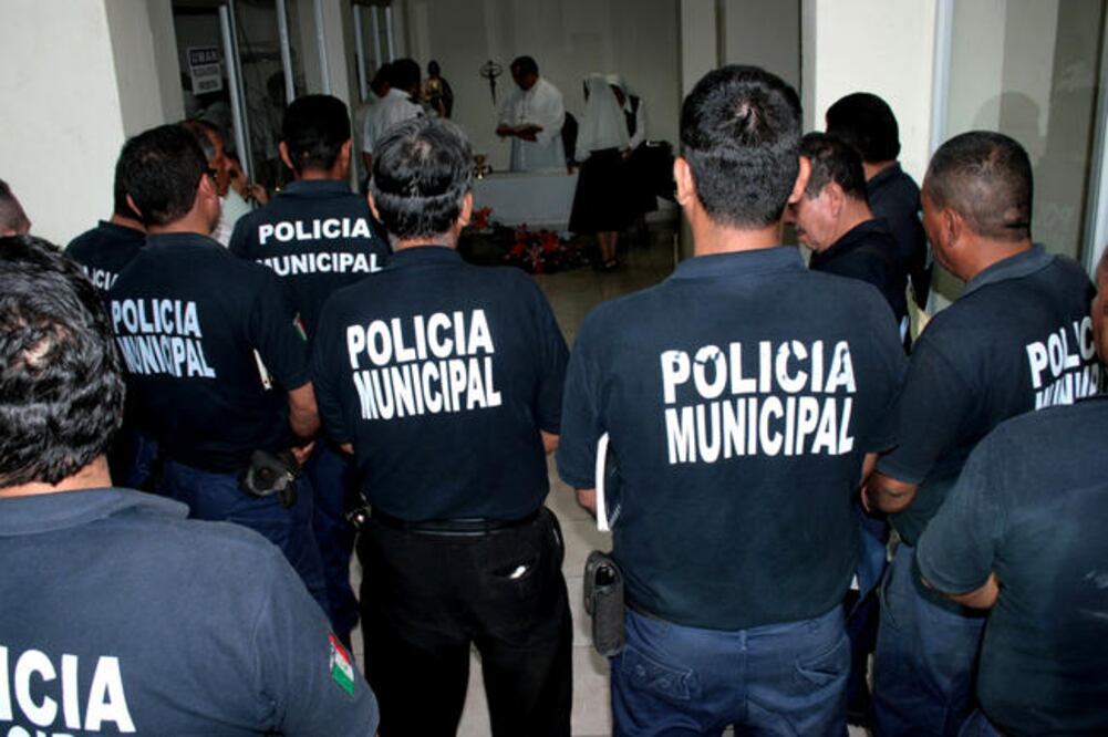 La polícía municipal es la corporación menos atendida del país. Sus sueldos están por debajo de los de las fuerzas federales y estatales. (RAFAEL RIVERA/EL UNIVERSAL)