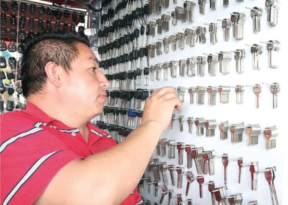 Honestidad lo distingue en el oficio de cerrajería