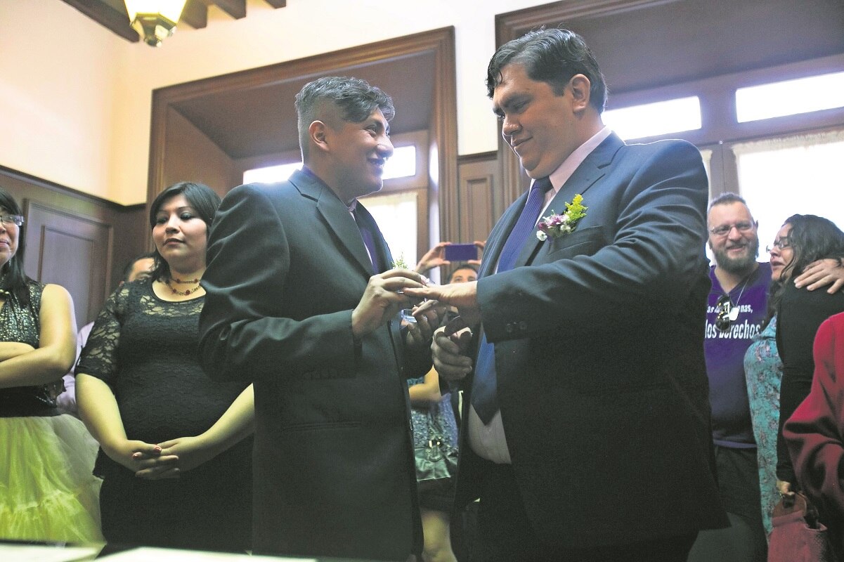 39 parejas del mismo sexo se han dado el "sí, acepto", en la capital de Querétaro