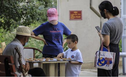OMS recomienda que niños de más de 12 años usen cubrebocas