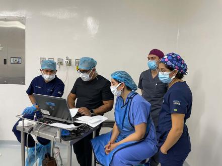 Médicos israelíes y queretanos avanzan en la neurocirugía para combatir la espasticidad