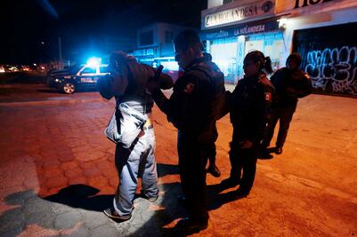 Oficiales del Grupo Táctico K-9 aseguran al líder de “Los Popeyes”