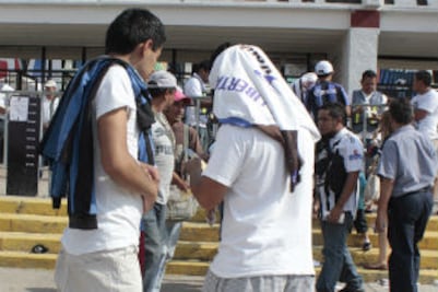 No espanta a revendedores la policía