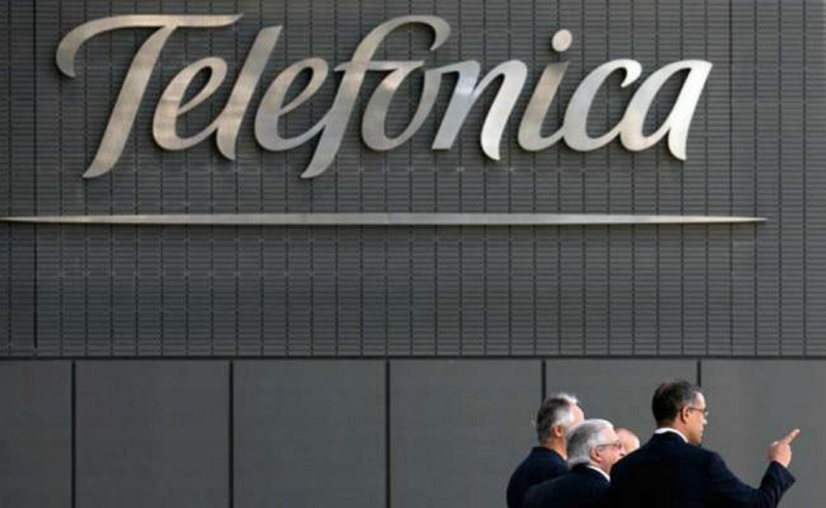 También aseguró que la multinacional española Telefónica liderará "sin duda" los servicios y las capacidades 5G