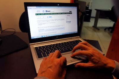 Tiene SAT rezago en contabilidad electrónica