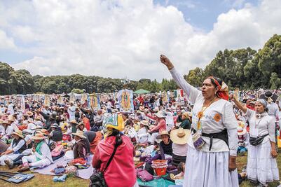 Inclemencias del tiempo no merman ánimo espiritual