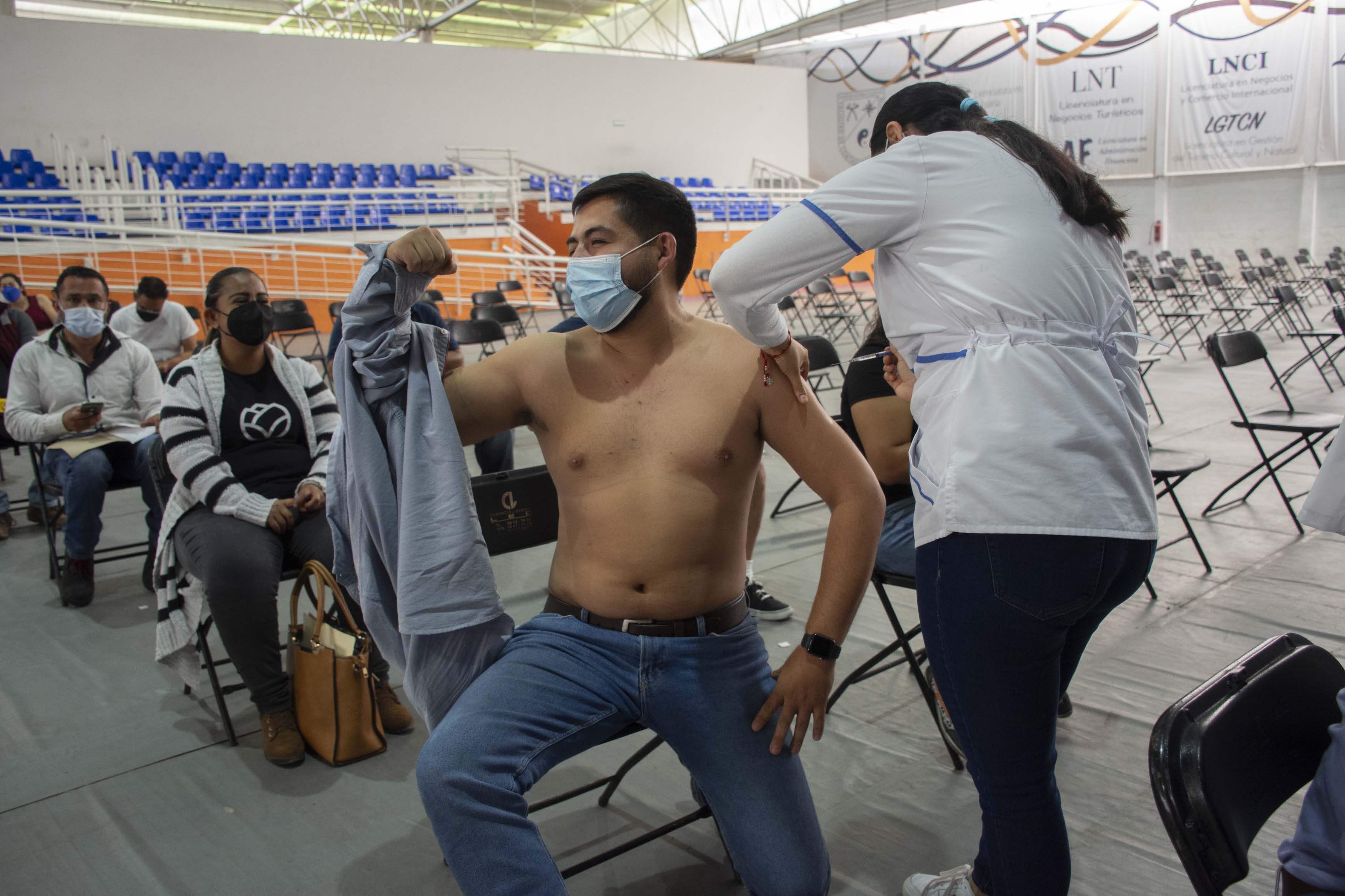 “Creemos en cosas falsas y no en la vacuna”, dicen los millennials