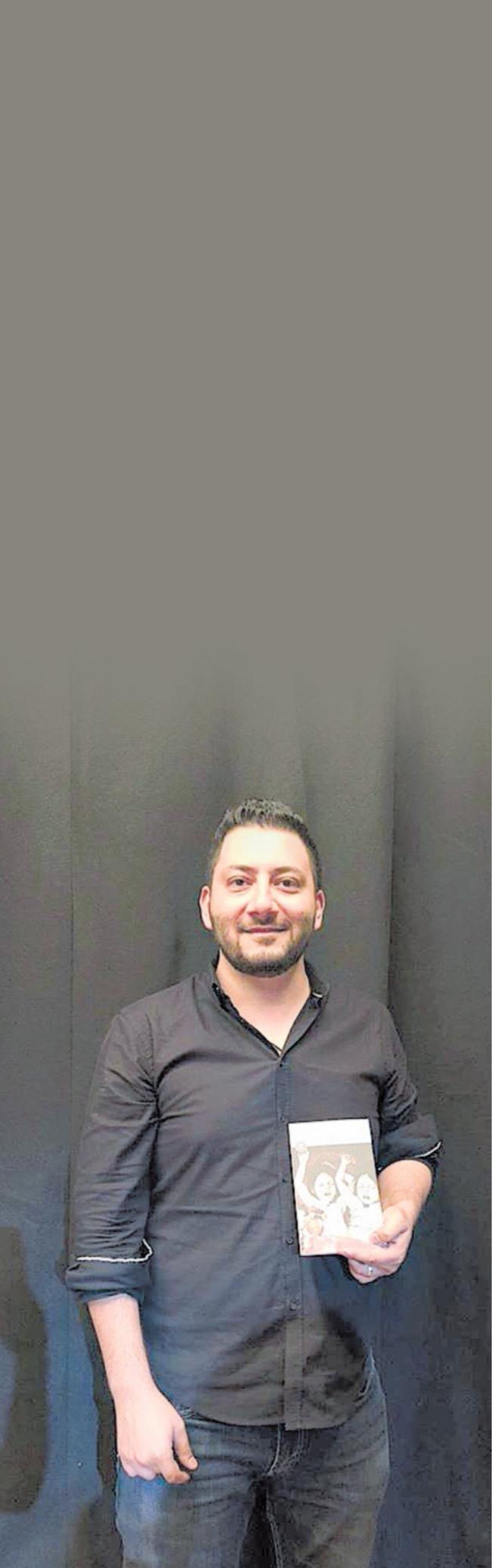 Melancolía de los pupitres conjuga ironía y sarcasmo